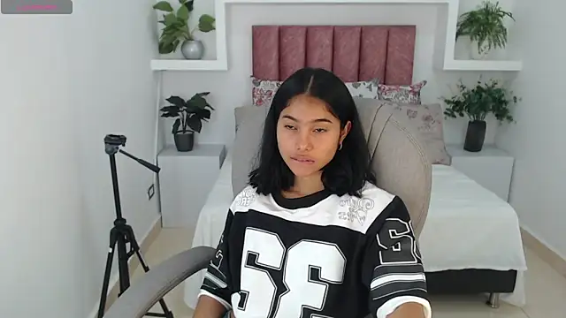 Snapshot of Milaa_Star_ chatting on 19, 12, 2025 Milaa Star online show from 19, 12, 2025