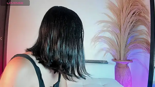 Noami Rose online show from 4, 12, 2025