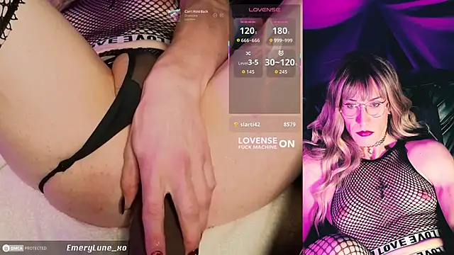 Snapshot of EmeryLune_xo chatting on 8, 1, 2026 EmeryLune xo online show from 8, 1, 2026