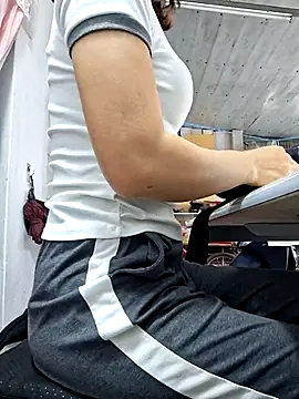 Snapshot of irina_hana chatting on 6, 11, 2025 irina hana online show from 6, 11, 2025