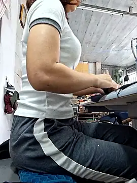 Snapshot of irina_hana chatting on 2, 12, 2025 irina hana online show from 2, 12, 2025