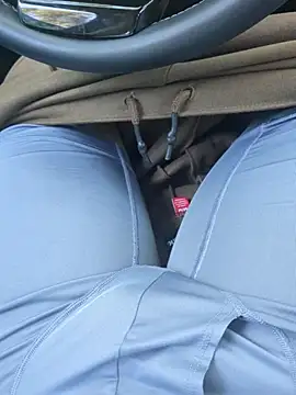 Snapshot of GRiZZLYBONE chatting on 18, 3, 2026 GRiZZLYBONE online show from 18, 3, 2026