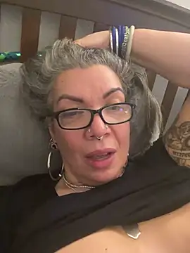 dieseldame1313 online show from 13, 1, 2025