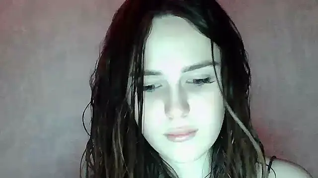 SweetLoraa online show from 6, 4, 2026