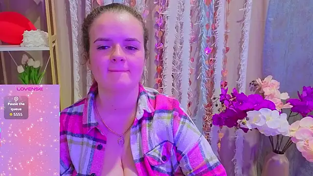 Snapshot of Luisa_Rosee chatting on 5, 3, 2026 Luisa Rosee online show from 5, 3, 2026