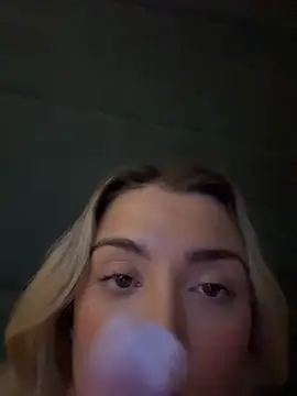 ellariverss online show from 17, 9, 2025