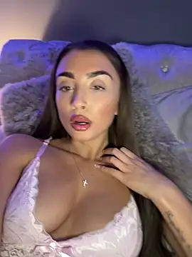 Snapshot of ellariverss chatting on 4, 7, 2026 ellariverss online show from 4, 7, 2026