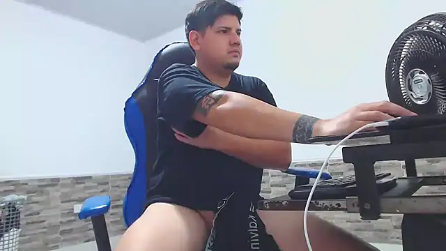 Snapshot of mister_cum1999 chatting on 10, 1, 2026 mister cum1999 online show from 10, 1, 2026