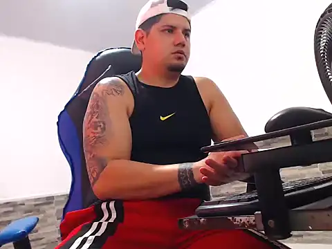 Snapshot of mister_cum1999 chatting on 7, 3, 2026 mister cum1999 online show from 7, 3, 2026