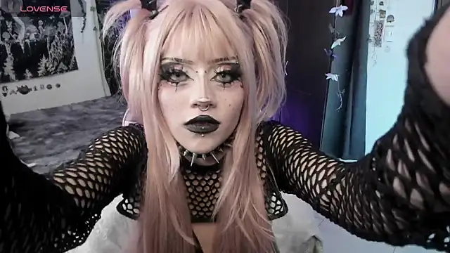 Snapshot of GothKitten666 chatting on 17, 7, 2026 GothKitten666 online show from 17, 7, 2026