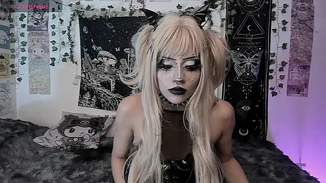 Snapshot of GothKitten666 chatting on 18, 7, 2026 GothKitten666 online show from 18, 7, 2026