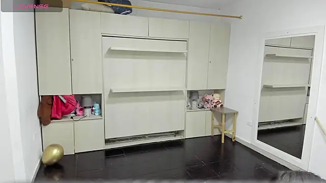 LilyWhitney online show from 14, 4, 2026