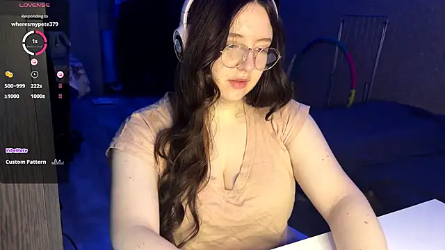 LauretteRagar online show from 11, 11, 2025