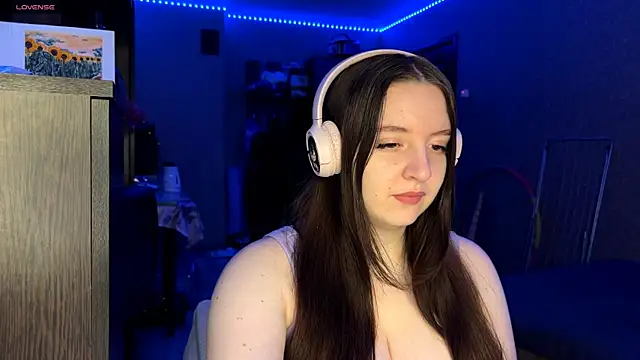 LauretteRagar online show from 5, 12, 2025