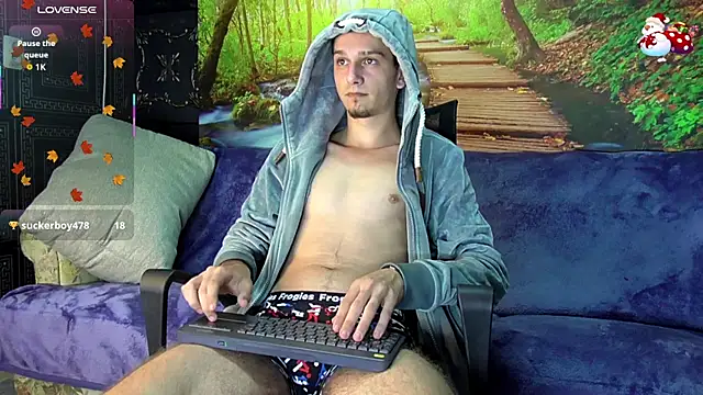 Snapshot of AxelMassimo chatting on 8, 11, 2025 AxelMassimo online show from 8, 11, 2025