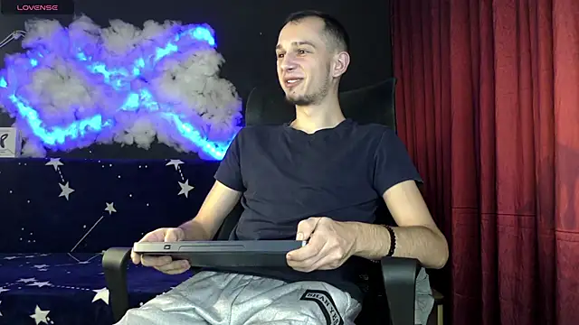 Snapshot of AxelMassimo chatting on 29, 11, 2025 AxelMassimo online show from 29, 11, 2025