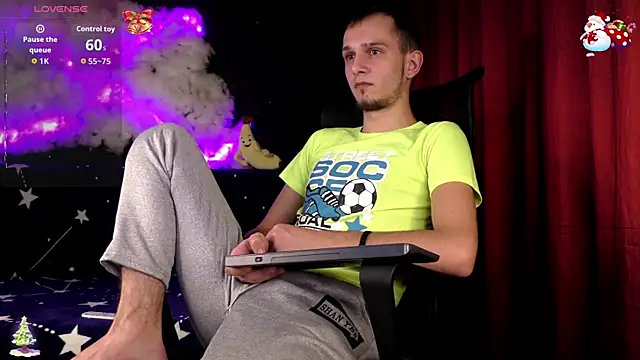 Snapshot of AxelMassimo chatting on 14, 12, 2025 AxelMassimo online show from 14, 12, 2025