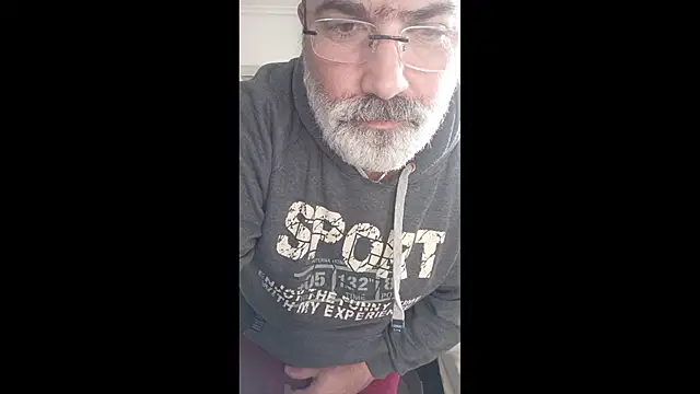 Snapshot of GeorgeGreece2025 chatting on 14, 12, 2025 GeorgeGreece2025 online show from 14, 12, 2025