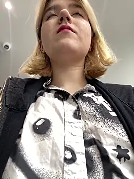 Snapshot of Cherry___Blossom chatting on 17, 9, 2025 Cherry Blossom online show from 17, 9, 2025