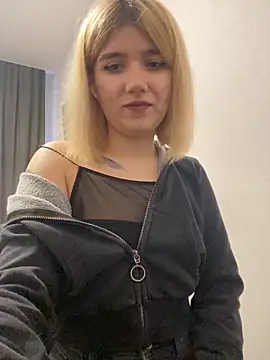Snapshot of Cherry___Blossom chatting on 6, 5, 2026 Cherry Blossom online show from 6, 5, 2026