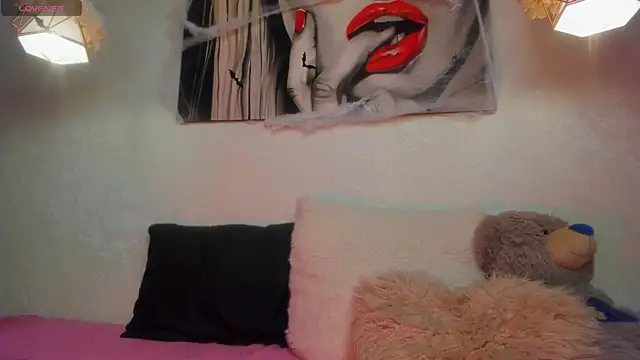 Snapshot of ClleoMoon chatting on 19, 10, 2025 ClleoMoon online show from 19, 10, 2025