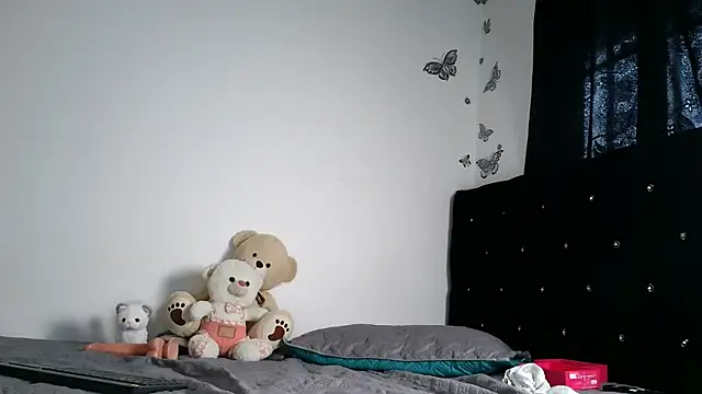 Snapshot of abella-lemus chatting on 5, 1, 2026 abella-lemus online show from 5, 1, 2026