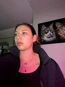 Snapshot of AriaBliss- chatting on 22, 9, 2025 AriaBliss- online show from 22, 9, 2025