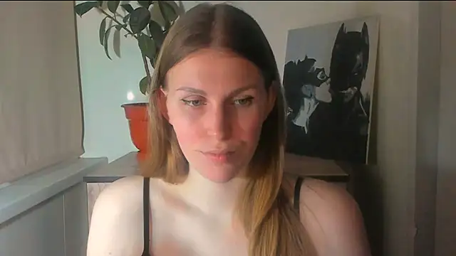 Snapshot of JuliaMuuun chatting on 3, 4, 2026 JuliaMuuun online show from 3, 4, 2026