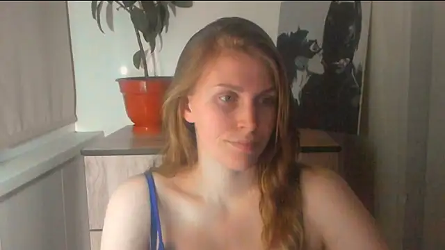 Snapshot of JuliaMuuun chatting on 4, 4, 2026 JuliaMuuun online show from 4, 4, 2026