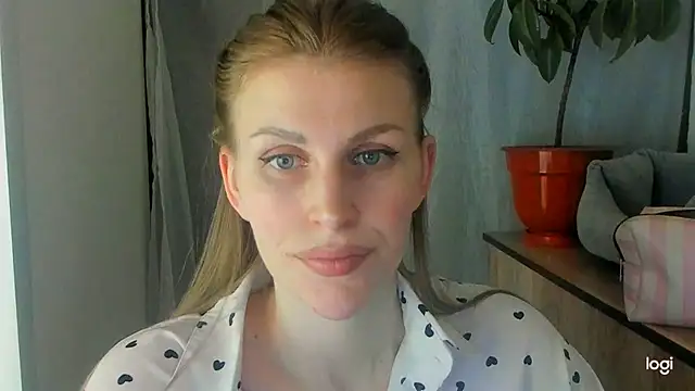 Snapshot of JuliaMuuun chatting on 6, 6, 2026 JuliaMuuun online show from 6, 6, 2026
