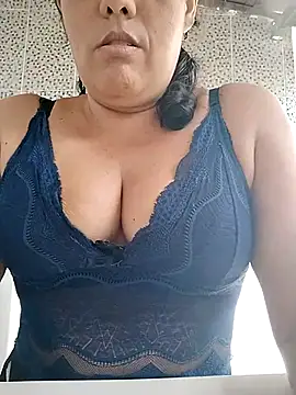 Bellapotencia1985 online show from 31, 10, 2025