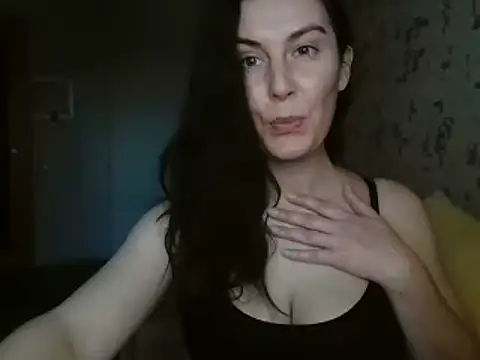 Snapshot of KatalinaQE chatting on 11, 9, 2025 KatalinaQE online show from 11, 9, 2025