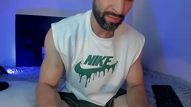 Snapshot of Enzo-wolf33 chatting on 20, 4, 2026 Enzo-wolf33 online show from 20, 4, 2026