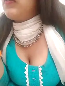 Snapshot of Babe_Doll04 chatting on 16, 4, 2026 Babe Doll04 online show from 16, 4, 2026