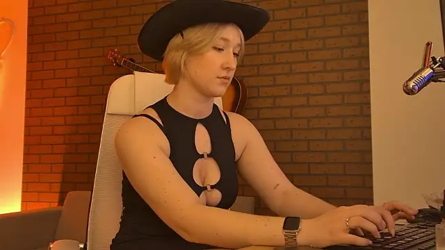 Snapshot of CinBellamy chatting on 13, 2, 2026 CinBellamy online show from 13, 2, 2026