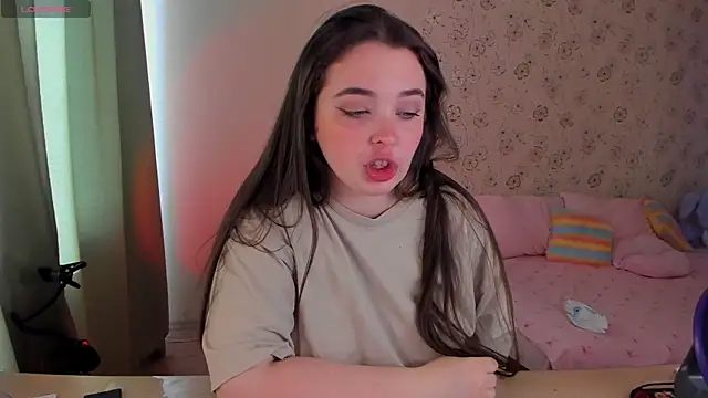 Snapshot of Alice_next_door chatting on 18, 4, 2026 Alice next door online show from 18, 4, 2026
