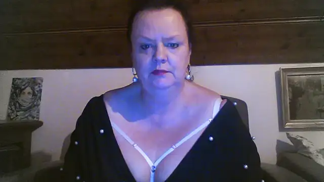 TiffanyMature online show from 10, 4, 2026