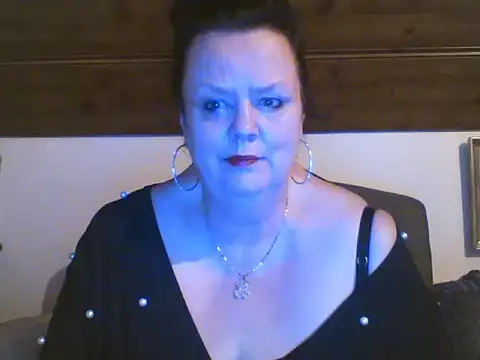 TiffanyMature online show from 16, 4, 2026