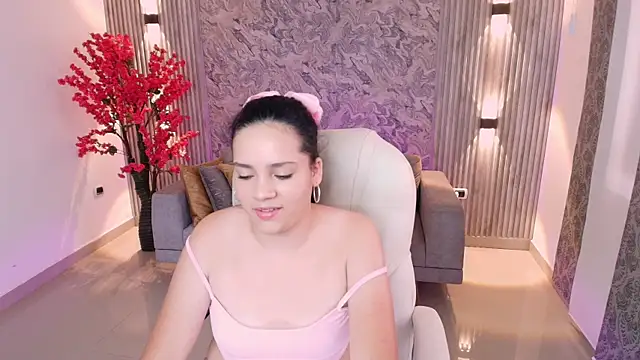 karlie small online show from 17, 9, 2025