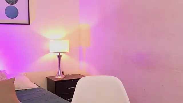 Snapshot of emmabridgerton chatting on 17, 3, 2026 emmabridgerton online show from 17, 3, 2026