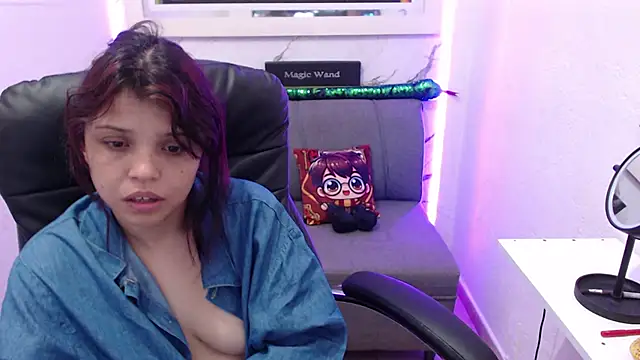 Snapshot of minnie_cake chatting on 7, 10, 2025 minnie cake online show from 7, 10, 2025