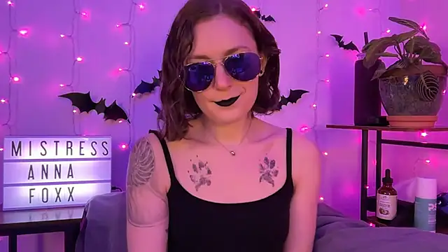 Snapshot of mistressannafoxx chatting on 13, 11, 2025 mistressannafoxx online show from 13, 11, 2025
