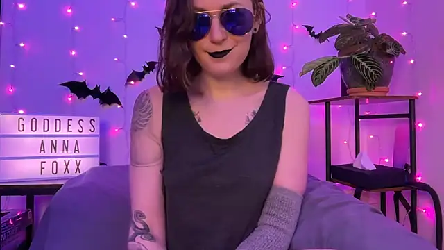 Snapshot of mistressannafoxx chatting on 18, 12, 2025 mistressannafoxx online show from 18, 12, 2025