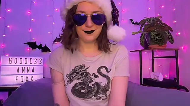 Snapshot of mistressannafoxx chatting on 19, 12, 2025 mistressannafoxx online show from 19, 12, 2025