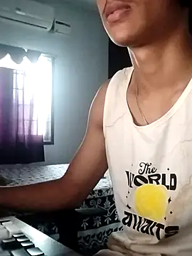 Snapshot of kjohn20 chatting on 2, 12, 2025 kjohn20 online show from 2, 12, 2025