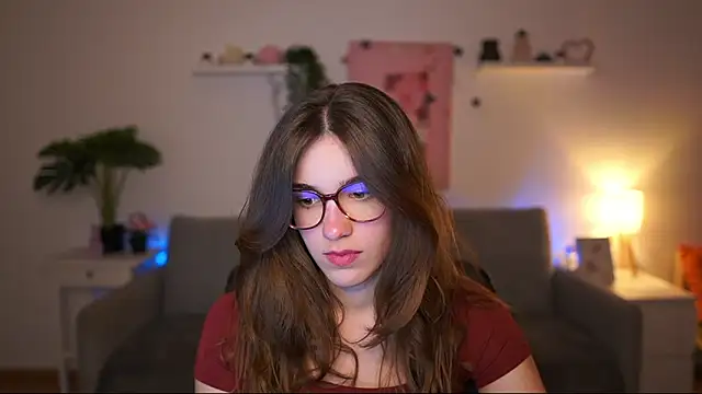 Snapshot of kissie_cat chatting on 7, 4, 2026 kissie cat online show from 7, 4, 2026