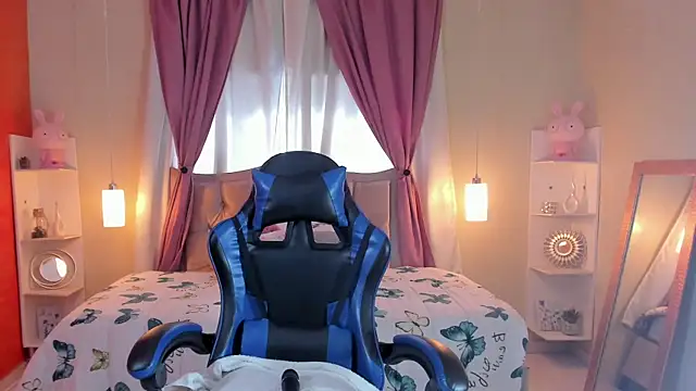 Snapshot of IsabellaHot01 chatting on 9, 4, 2026 IsabellaHot01 online show from 9, 4, 2026