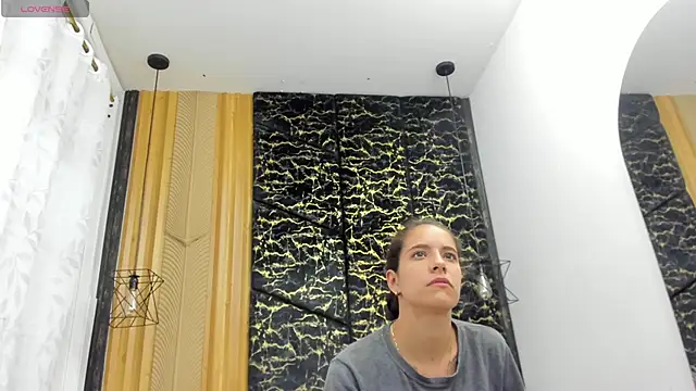 Snapshot of MiaCours chatting on 12, 4, 2026 MiaCours online show from 12, 4, 2026