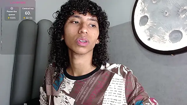 Snapshot of venus-03 chatting on 15, 10, 2025 venus-03 online show from 15, 10, 2025