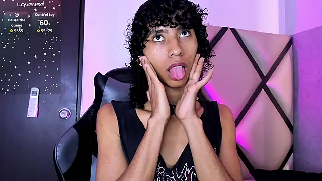 Snapshot of venus-03 chatting on 7, 11, 2025 venus-03 online show from 7, 11, 2025